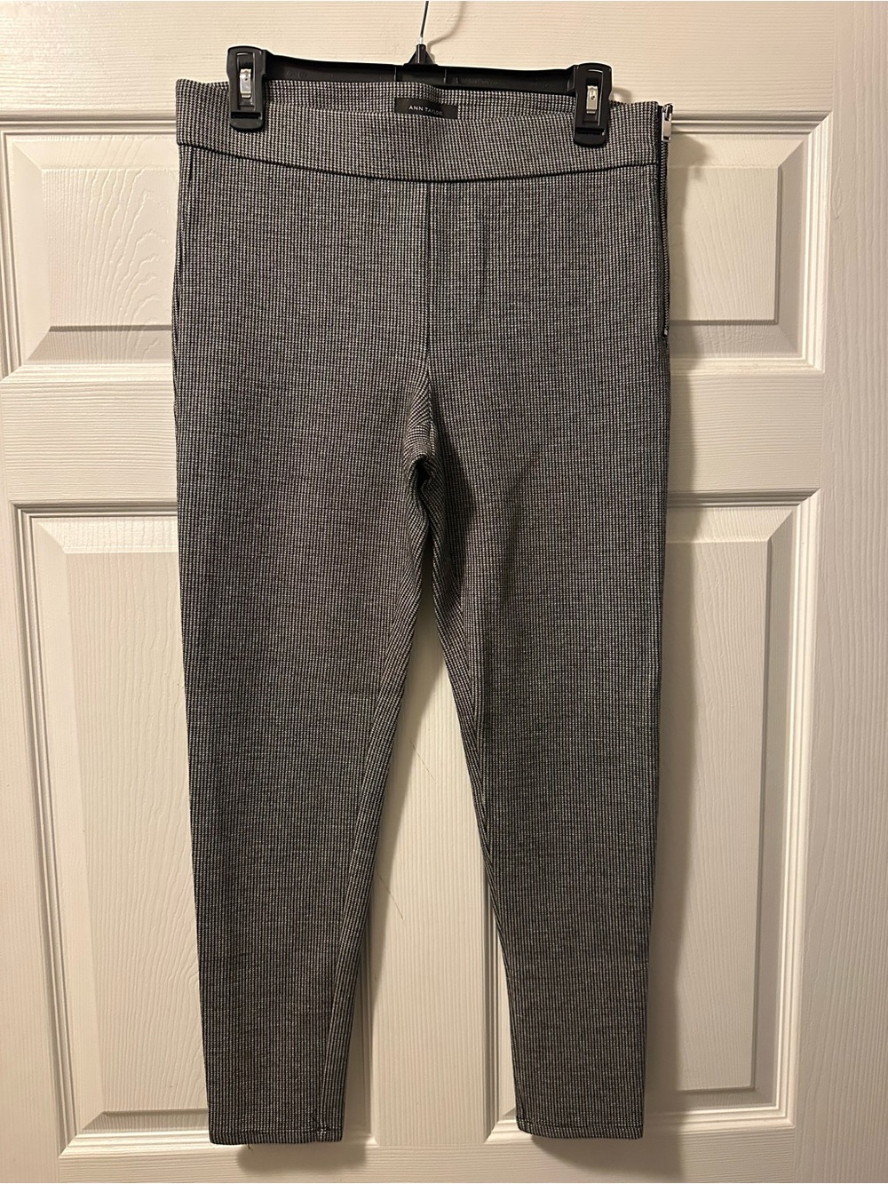 Women’s Ann Taylor Ribbed Leggings - Size 8